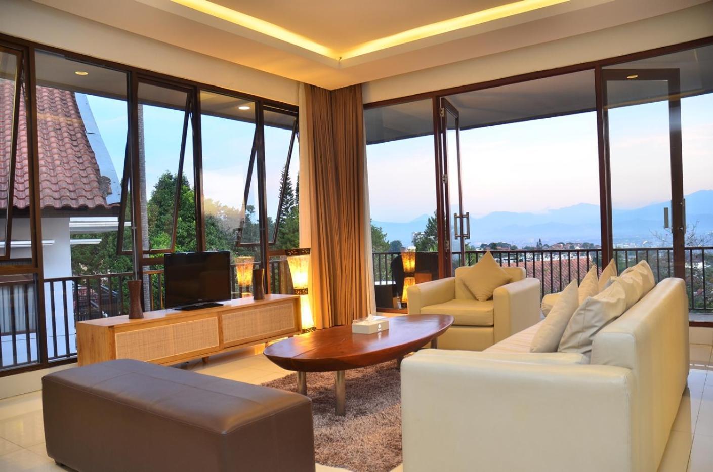 Oyama City View Villa 4 Bedrooms With A Private Swimming Pool バンドゥン エクステリア 写真