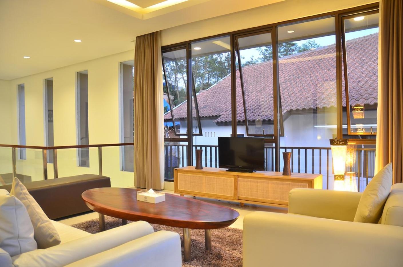 Oyama City View Villa 4 Bedrooms With A Private Swimming Pool バンドゥン エクステリア 写真