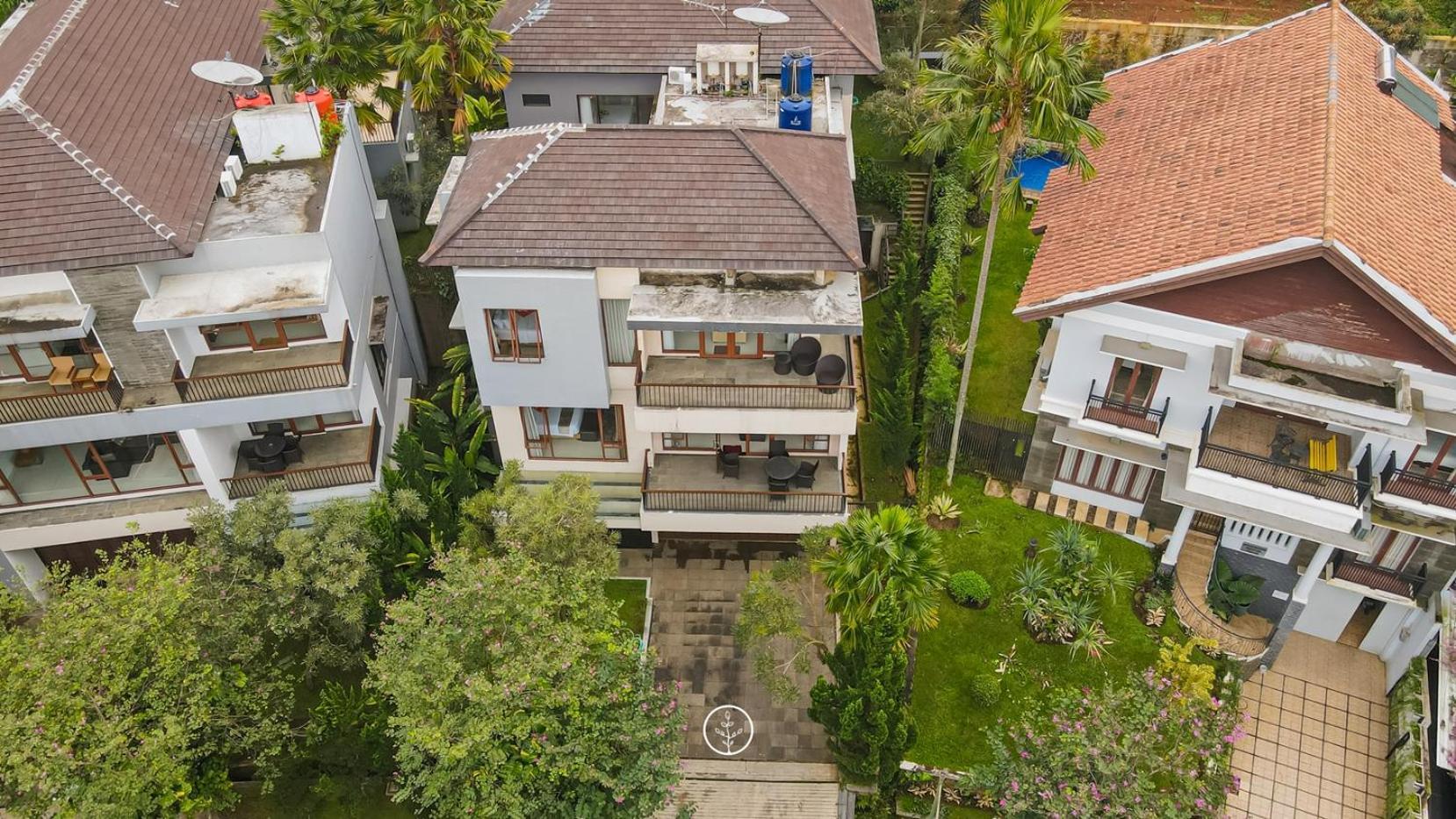Oyama City View Villa 4 Bedrooms With A Private Swimming Pool バンドゥン エクステリア 写真
