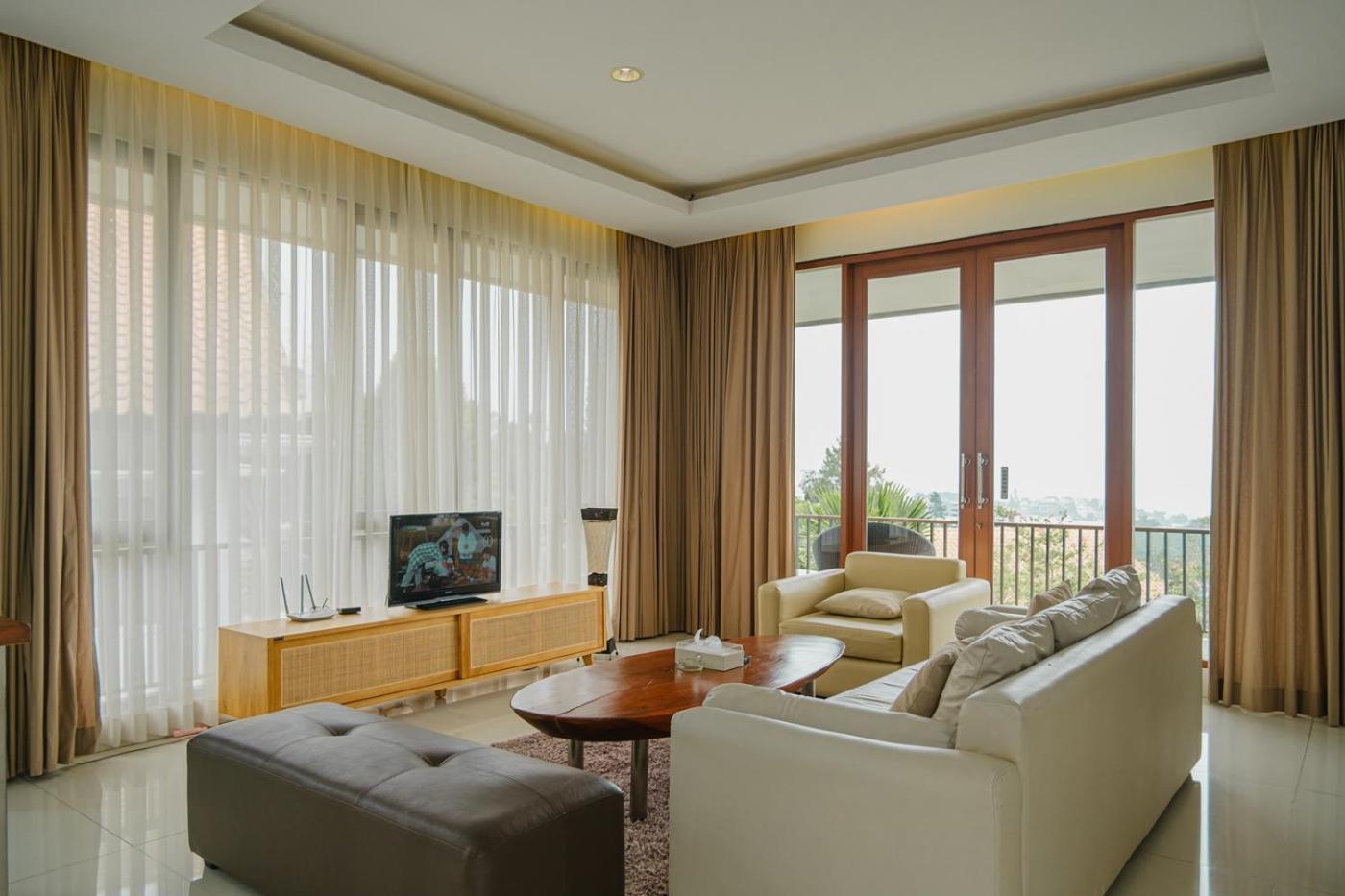Oyama City View Villa 4 Bedrooms With A Private Swimming Pool バンドゥン エクステリア 写真