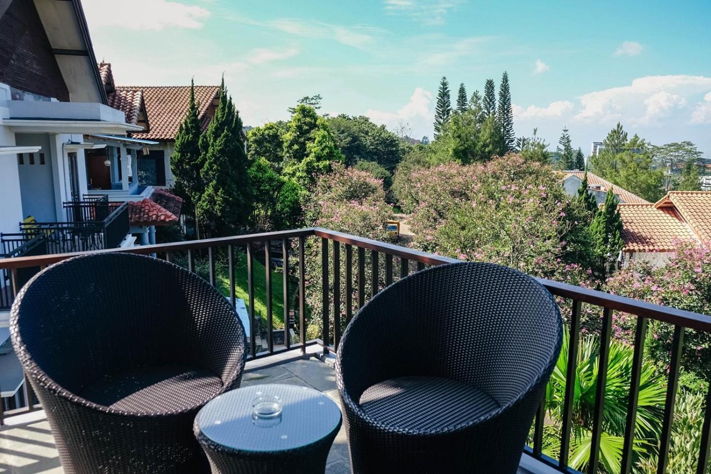Oyama City View Villa 4 Bedrooms With A Private Swimming Pool バンドゥン エクステリア 写真